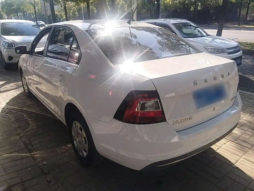Skoda Rapid — миниатюра 5