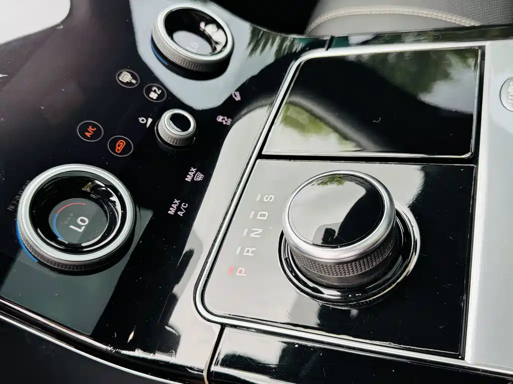 Land Rover Velar — миниатюра 15