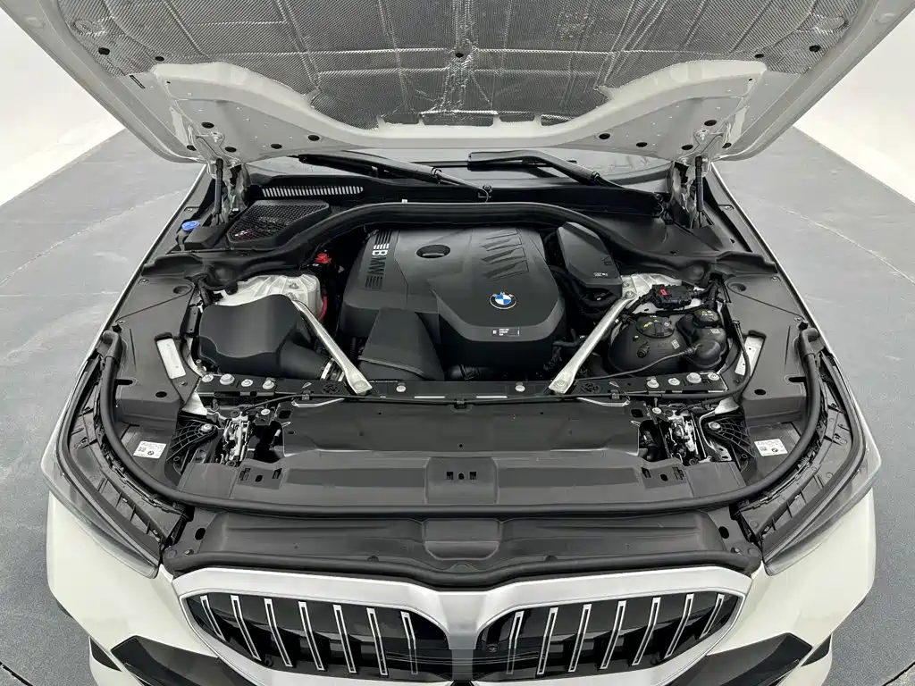 BMW 5 Series — миниатюра 26