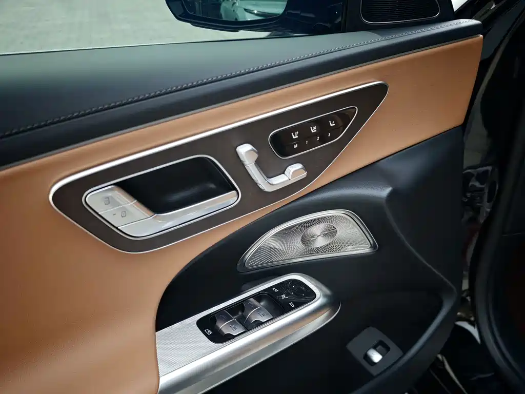 Mercedes-Benz E-Class — миниатюра 6