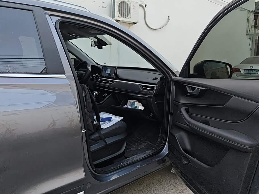 CHERY Tiggo 5x 1.5 л 2026 г. Серебристо-серый, пробег 2900 км