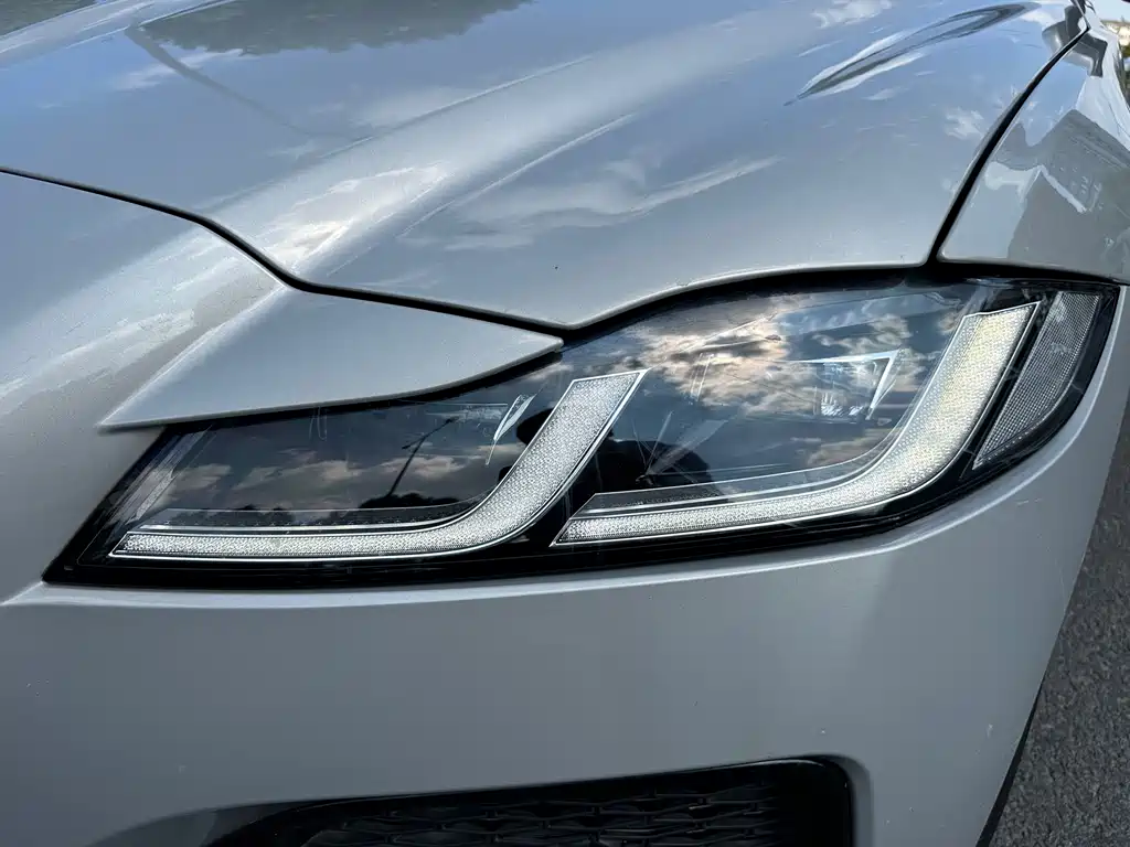 Jaguar XFL — миниатюра 9
