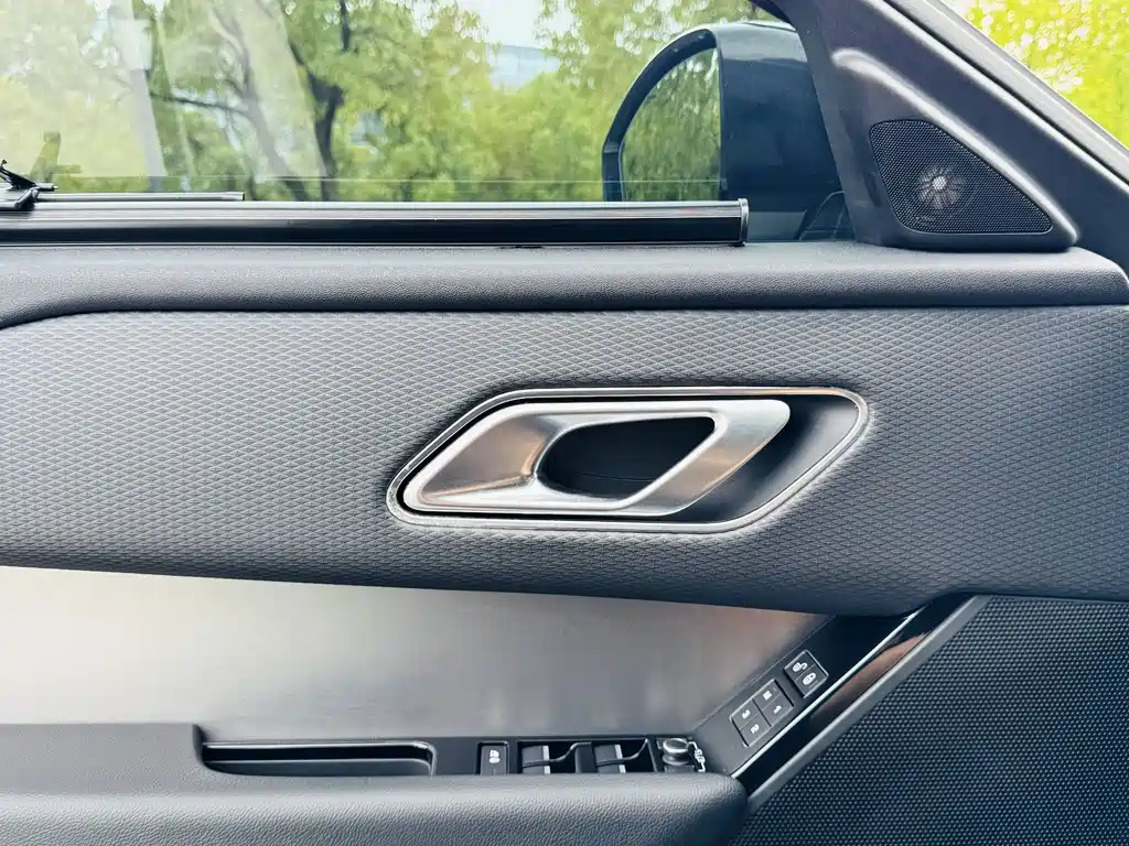 Land Rover Velar — миниатюра 14