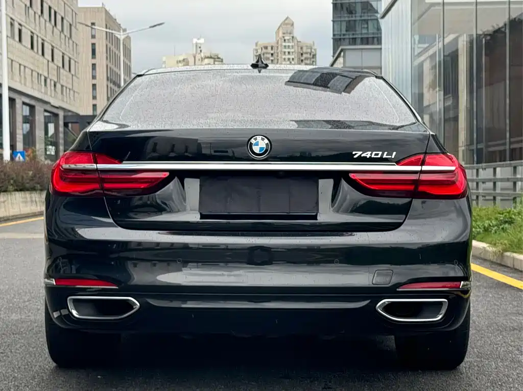 BMW 7 Series — миниатюра 5