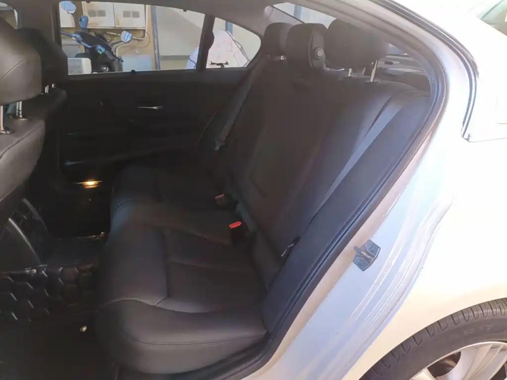 BMW 3 Series — миниатюра 17