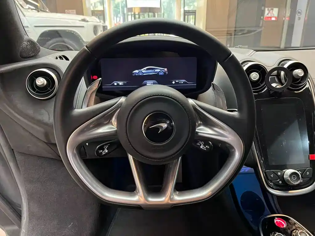 McLaren GT — миниатюра 7