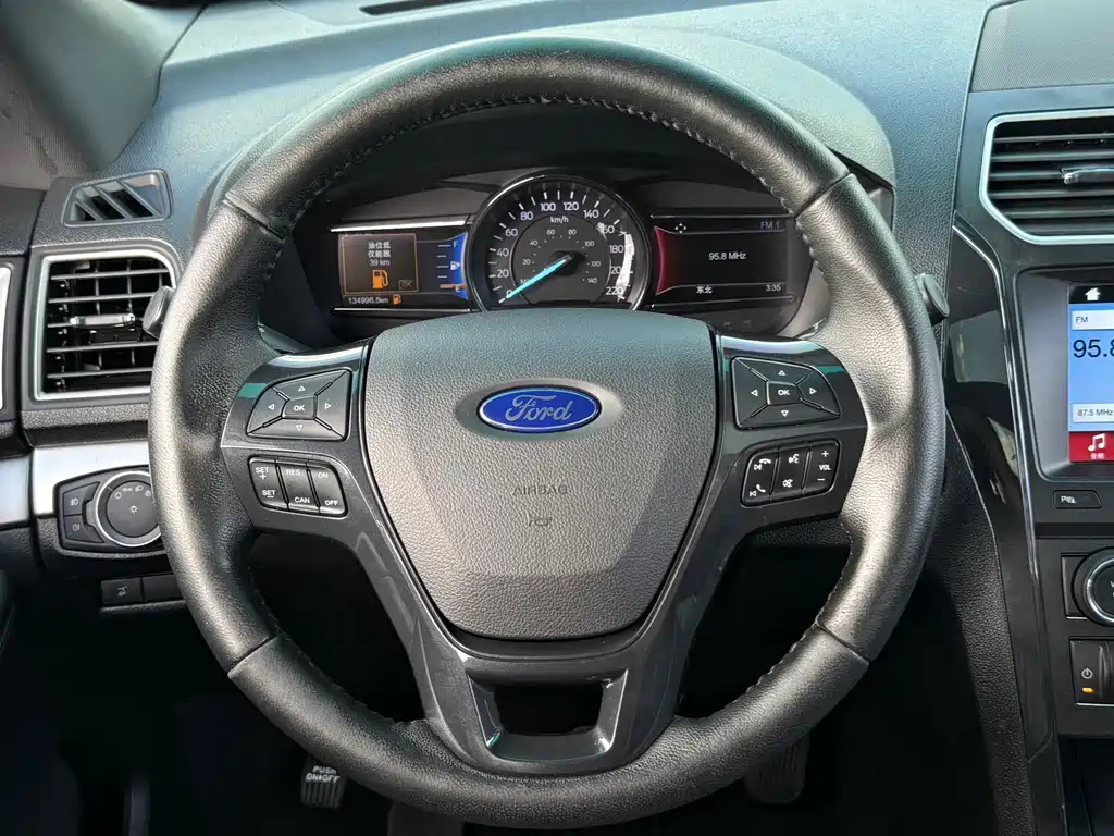 Ford Explorer (Import) — миниатюра 10