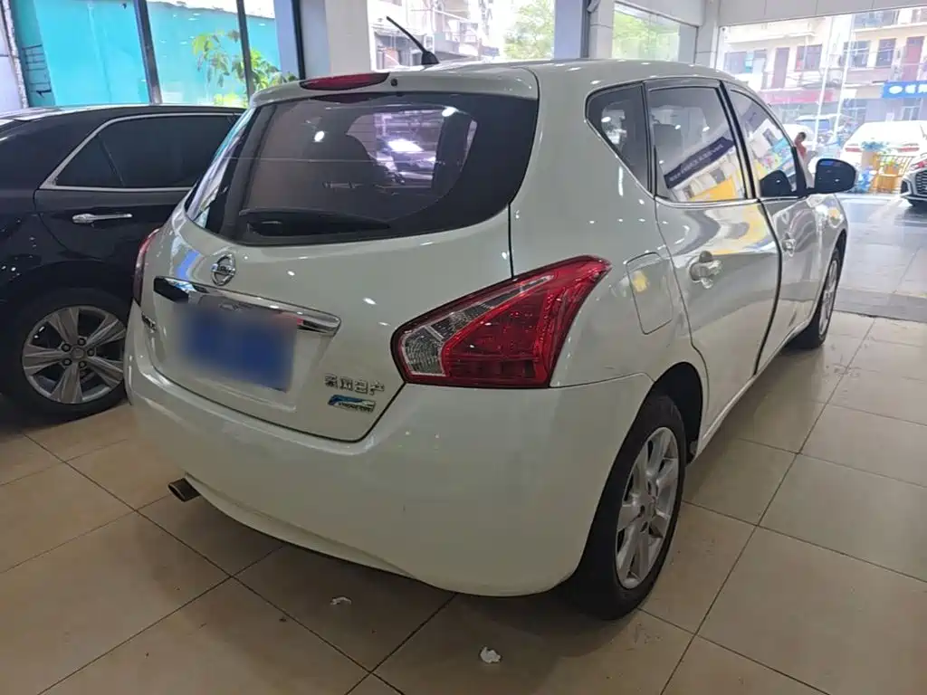 Nissan Tiida — миниатюра 7