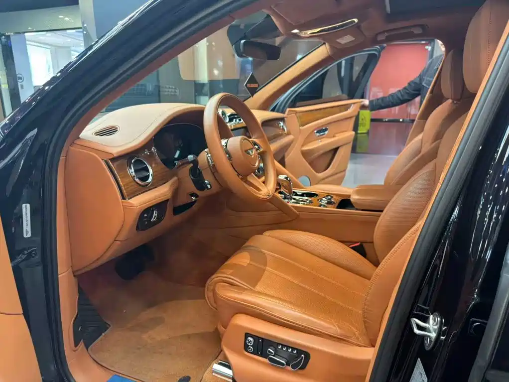 Bentley Bentayga — миниатюра 4