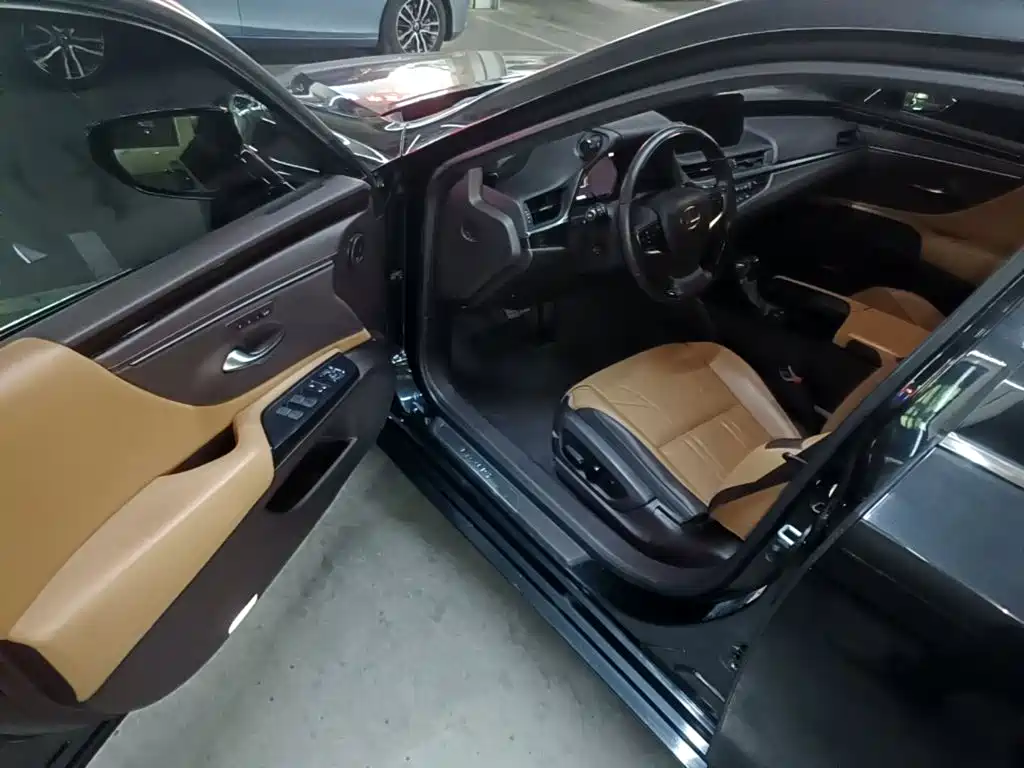 Lexus ES — миниатюра 16
