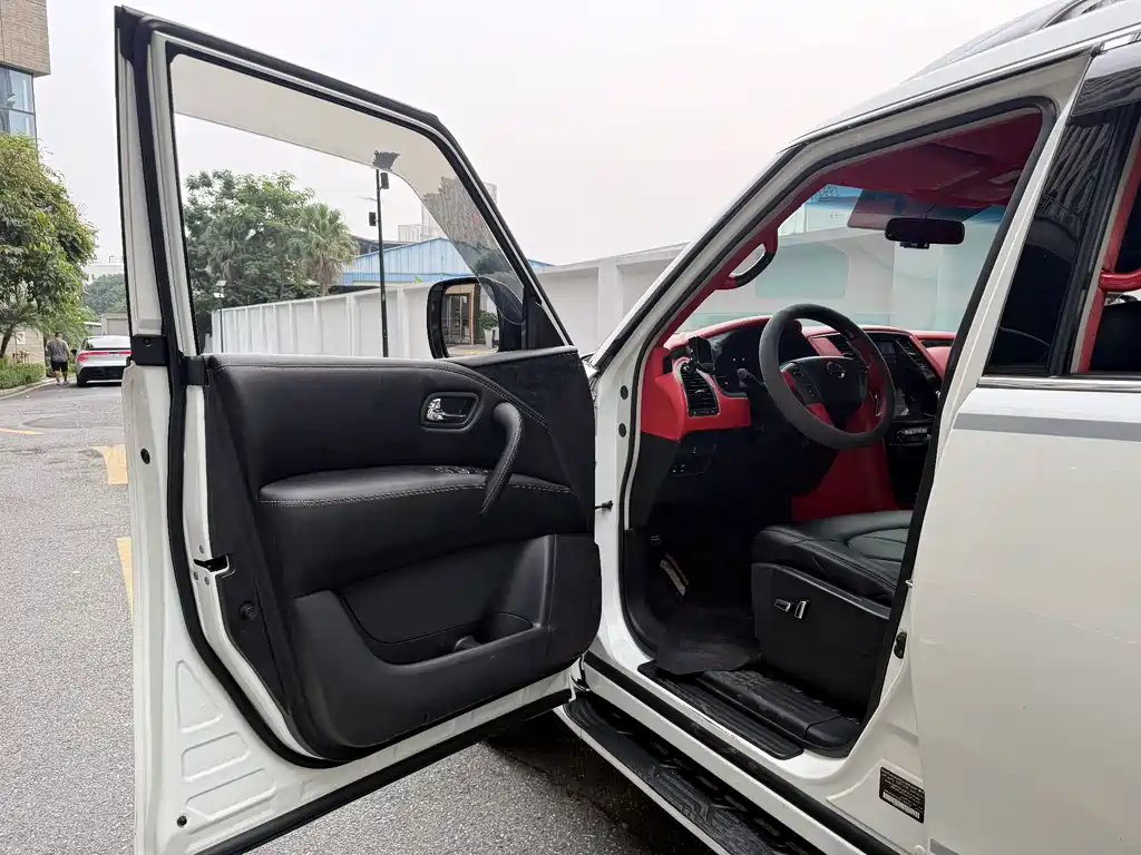 Nissan Patrol — миниатюра 7