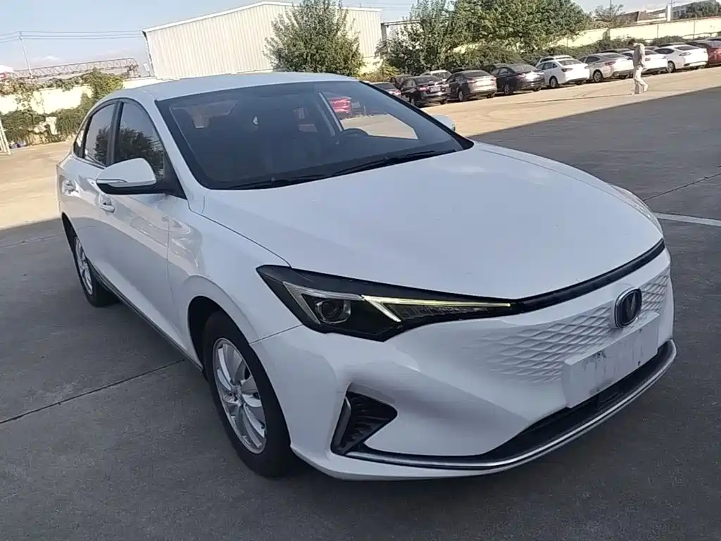 Changan Eado New Energy — миниатюра 4