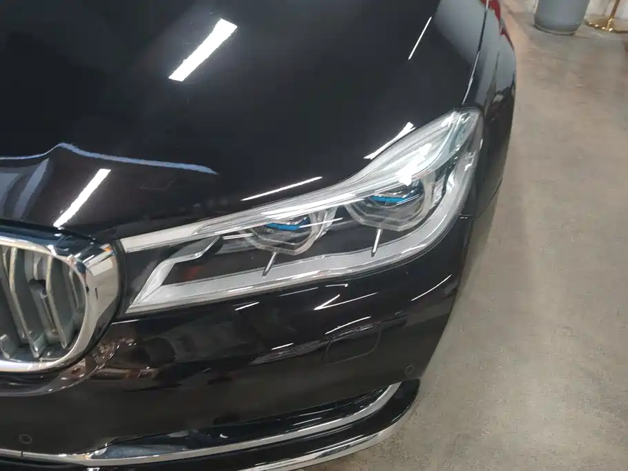 BMW 7 Series — миниатюра 5