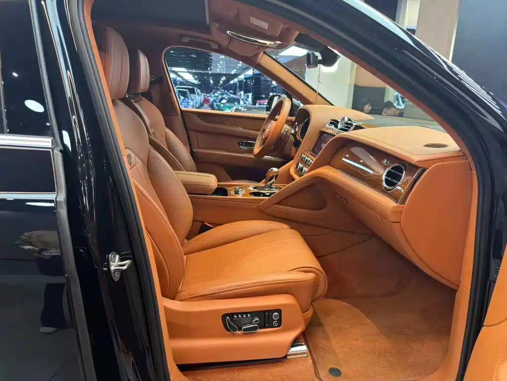 Bentley Bentayga — миниатюра 9