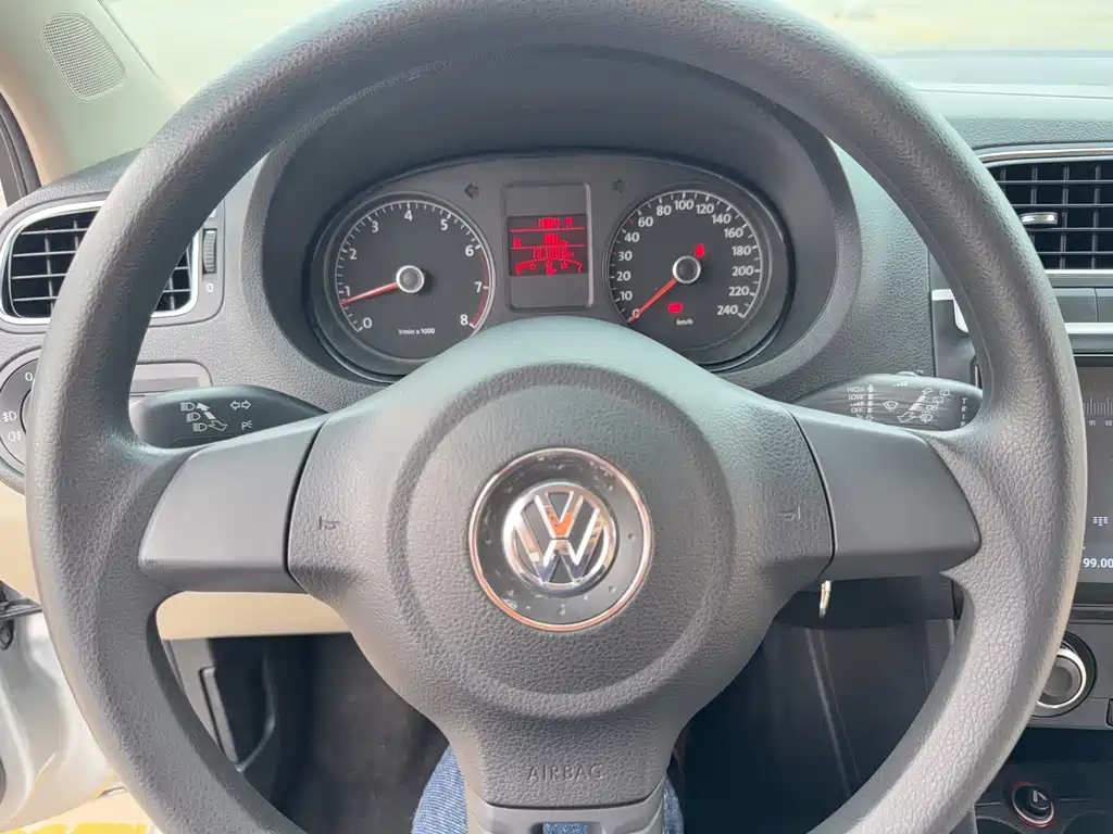 Volkswagen Polo — миниатюра 8