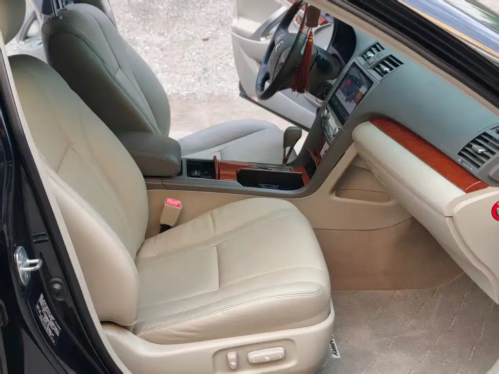 Toyota Camry — миниатюра 4