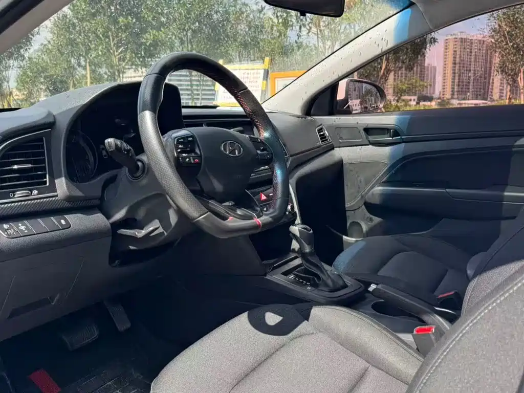 Hyundai Elantra — миниатюра 4