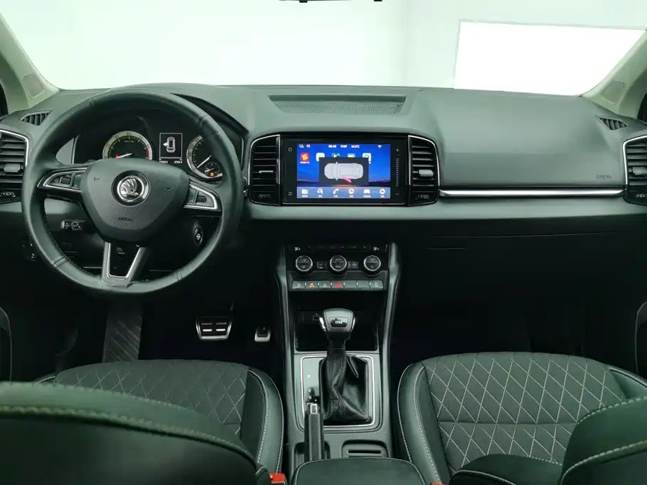 Skoda Karoq — миниатюра 12