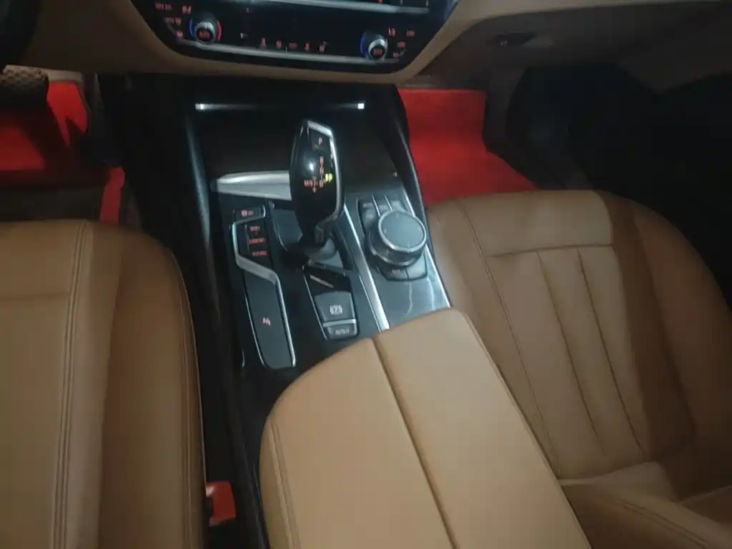 BMW 5 Series — миниатюра 14