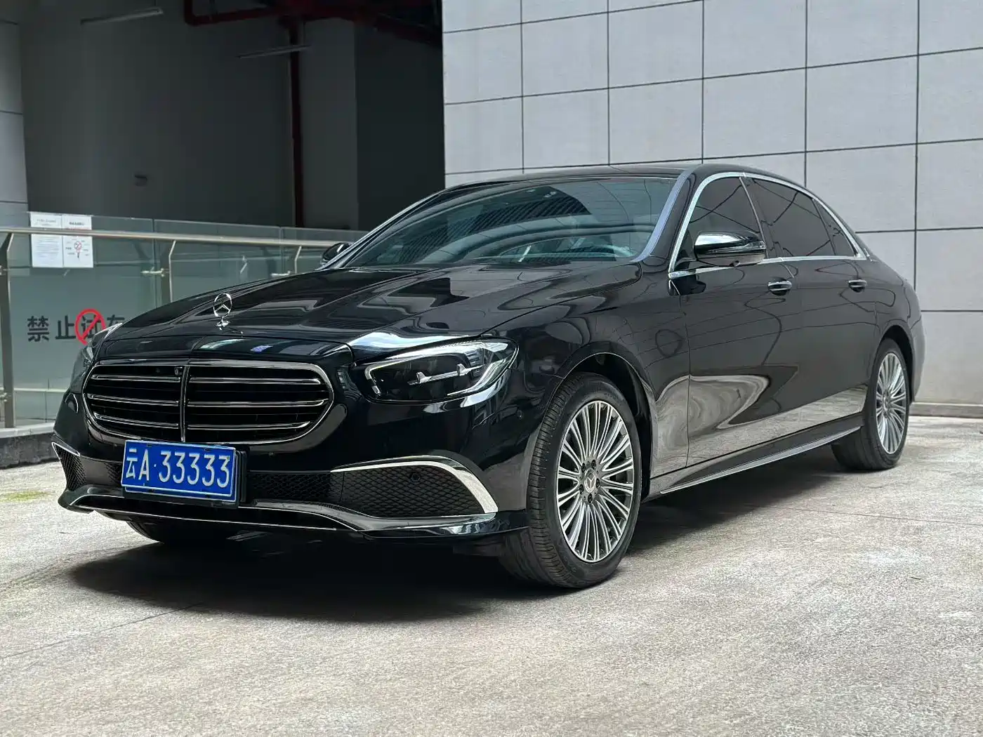 奔驰E级 2022款 改款 E 300 L 运动豪华型 2022
