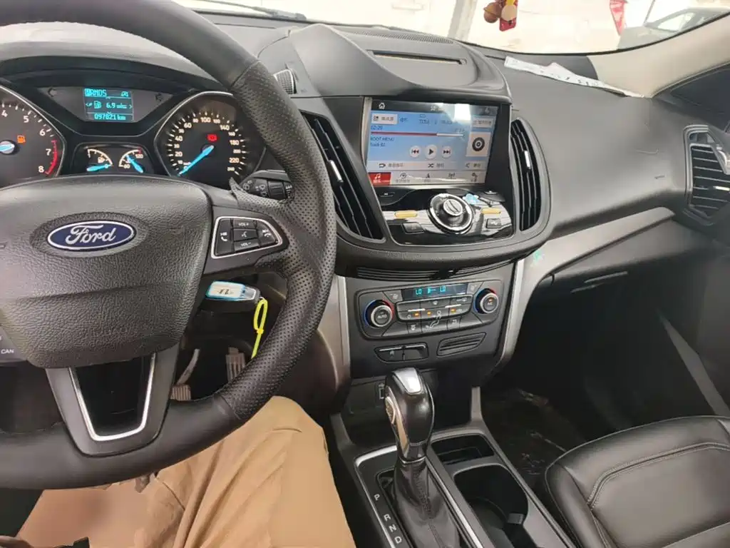 Ford Kuga — миниатюра 10