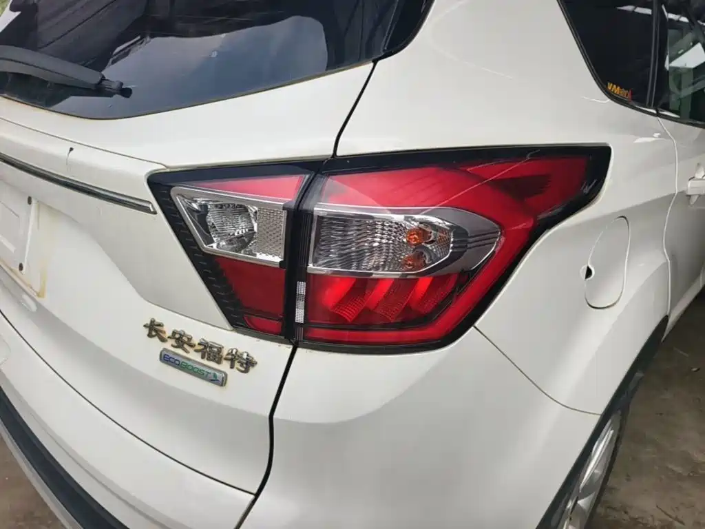 Ford Kuga — миниатюра 8
