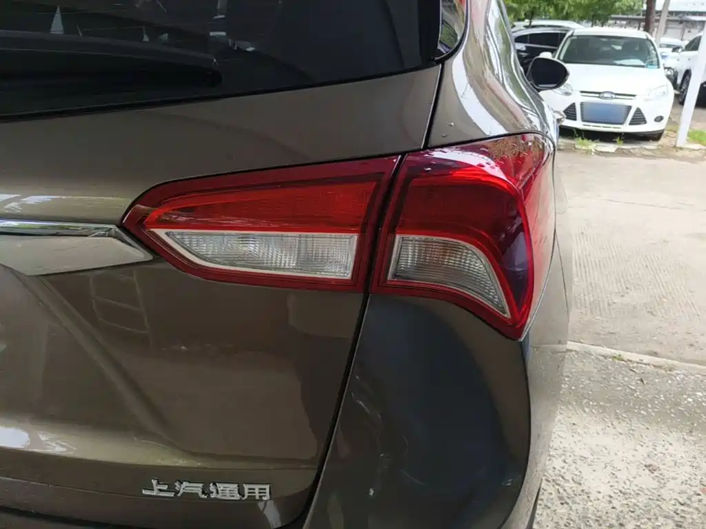 Buick Envision Plus — миниатюра 8
