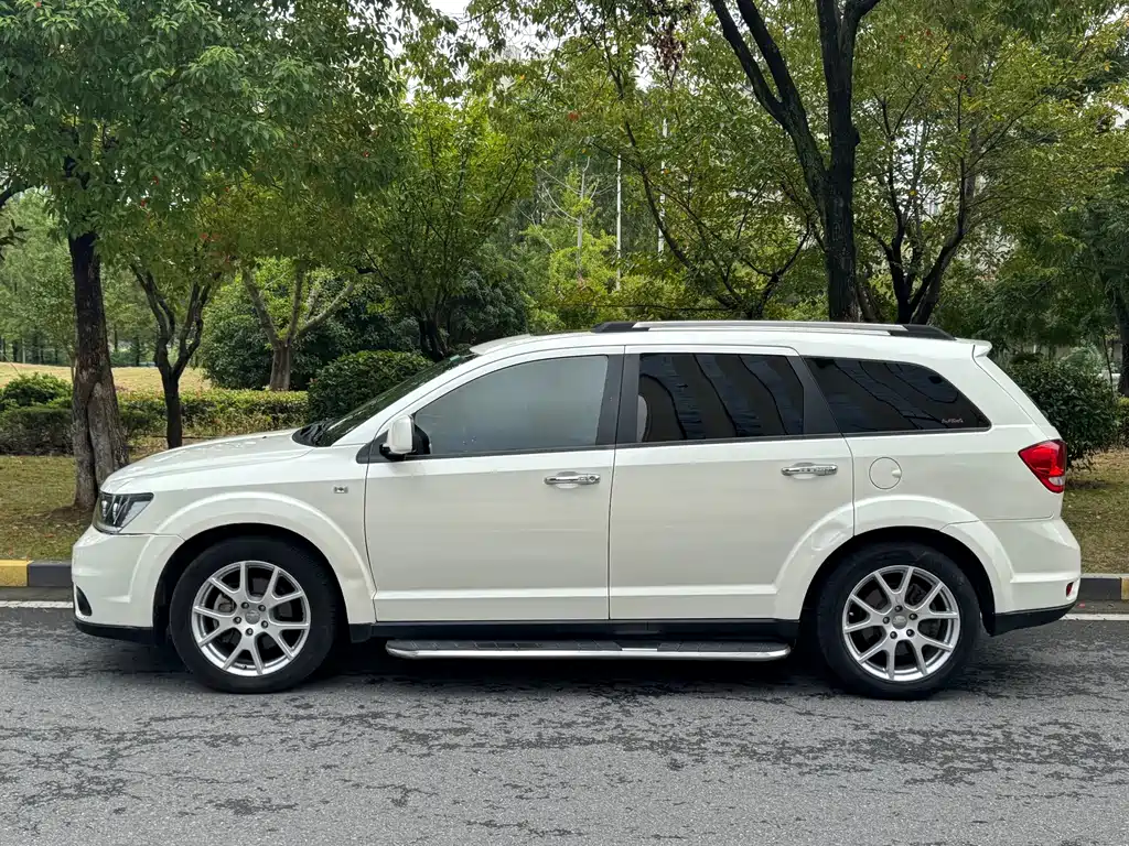Dodge Journey — миниатюра 3