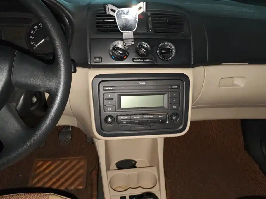 Skoda Fabia — миниатюра 13