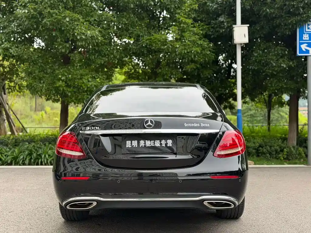 Mercedes-Benz E-Class — миниатюра 8