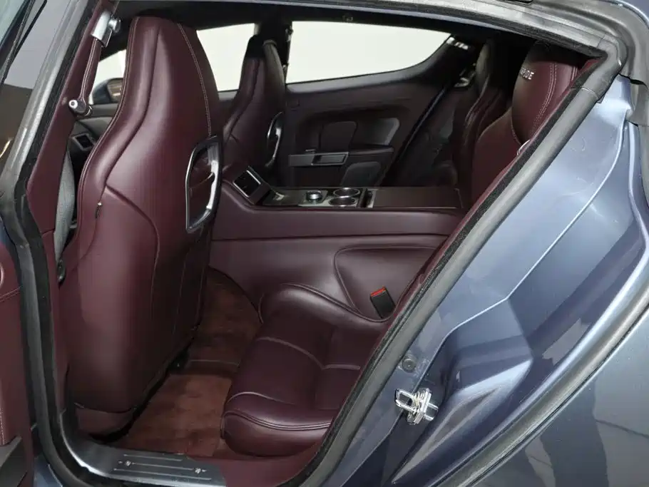Aston Martin Rapide — миниатюра 11