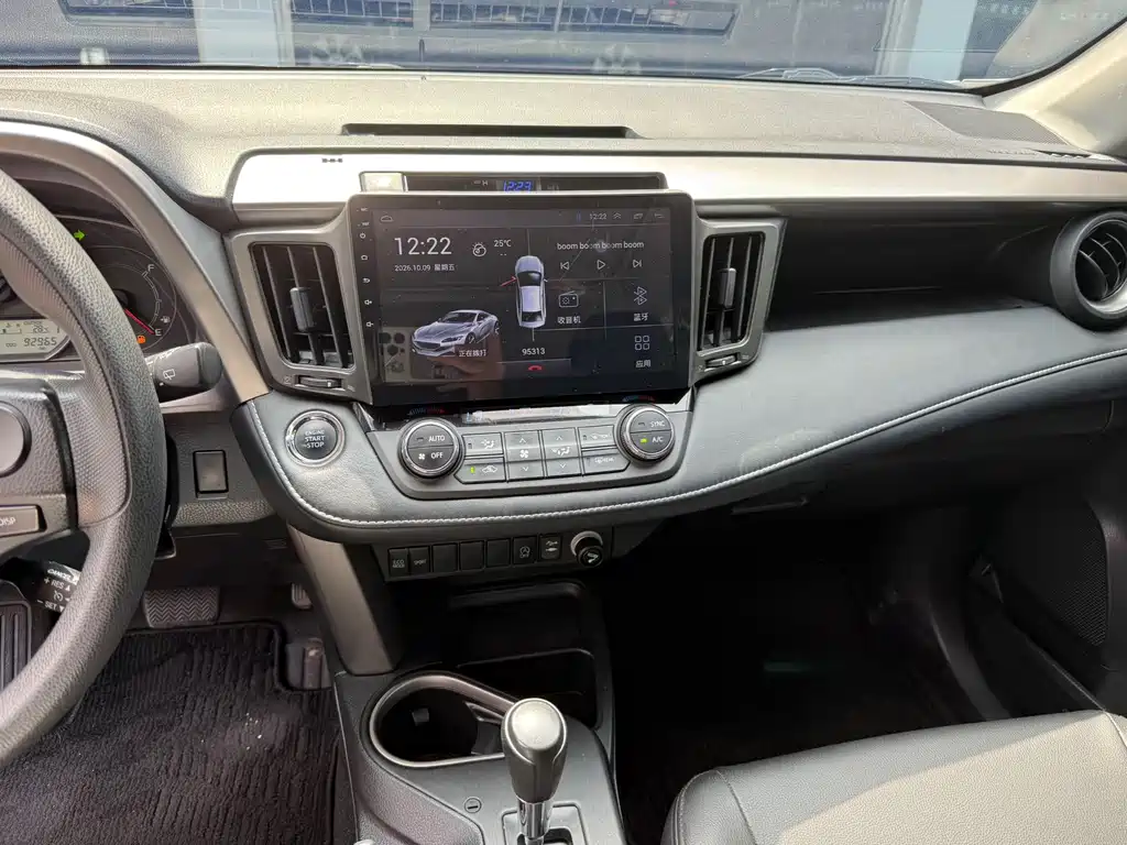 Toyota RAV4 — миниатюра 5
