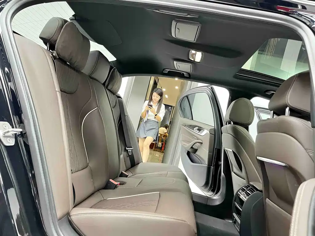 BMW 5 Series — миниатюра 8