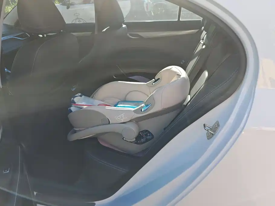 Geely Emgrand — миниатюра 11