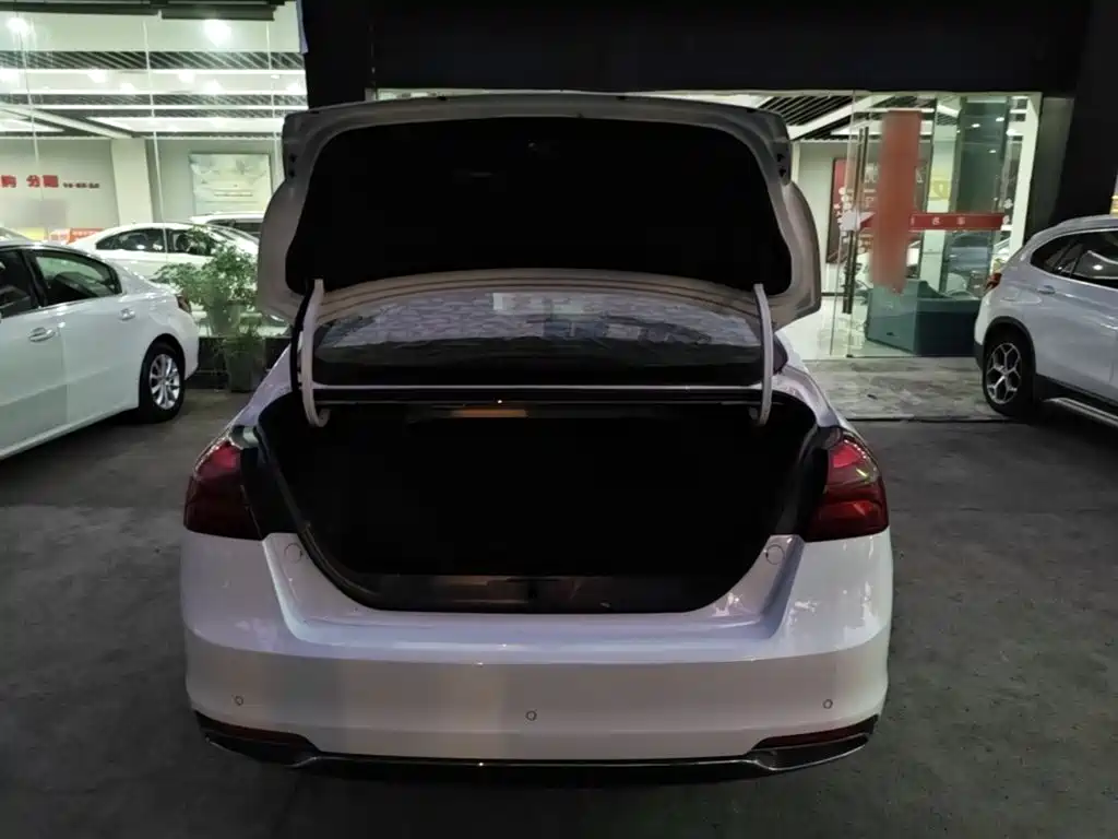 Geely Emgrand — миниатюра 19