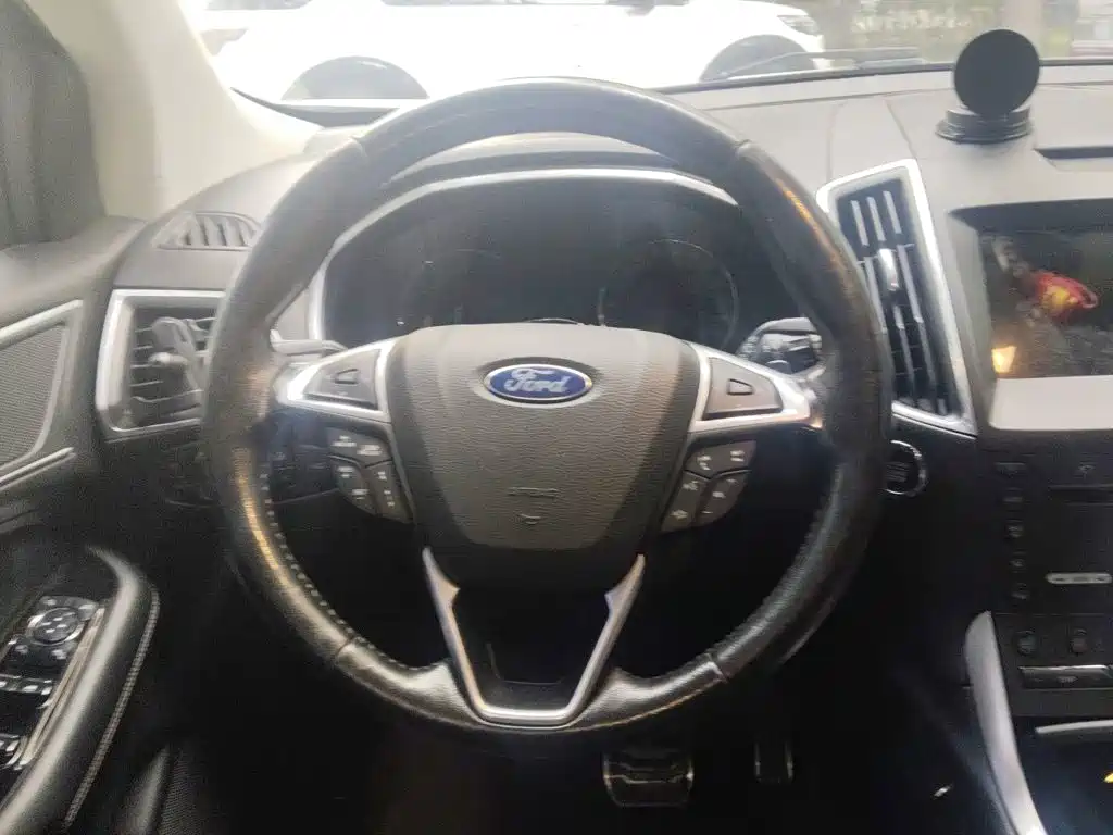 Ford Edge — миниатюра 6