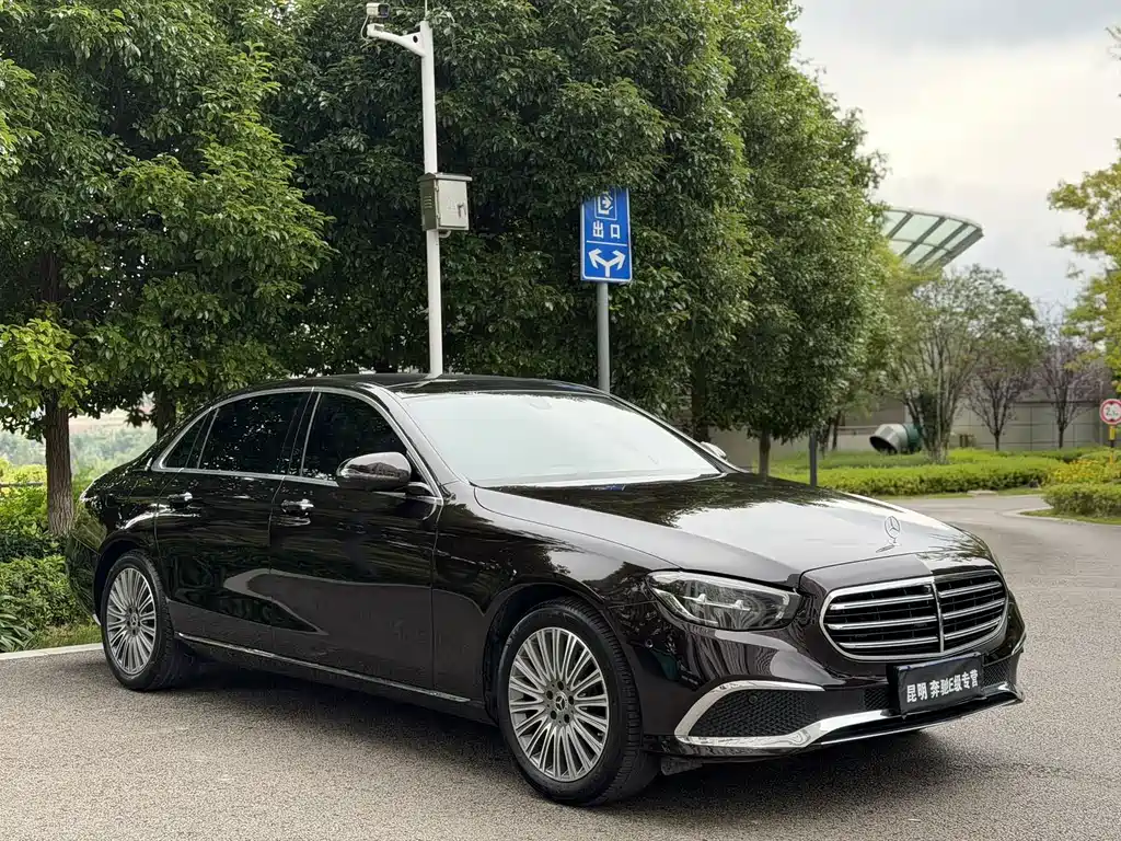 Mercedes-Benz E-Class — миниатюра 3