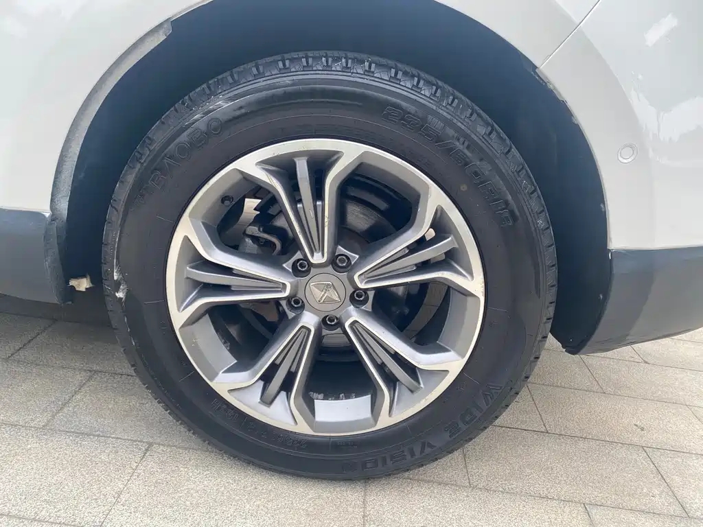 Borgward BX7 — миниатюра 12
