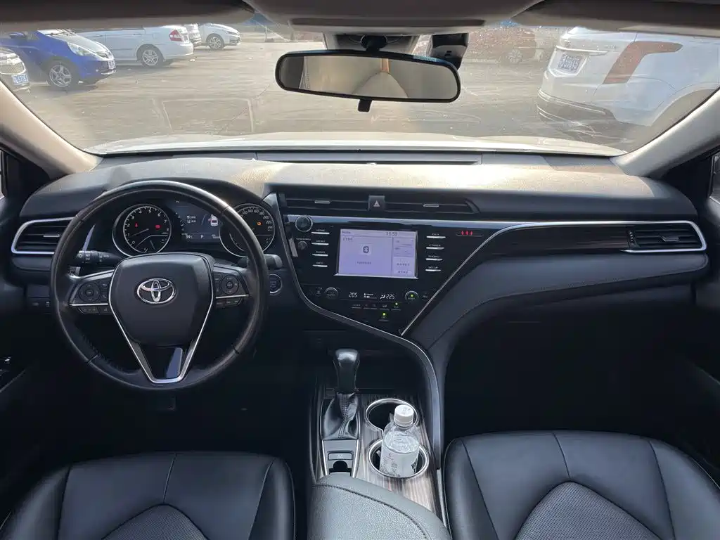 Toyota Camry — миниатюра 5