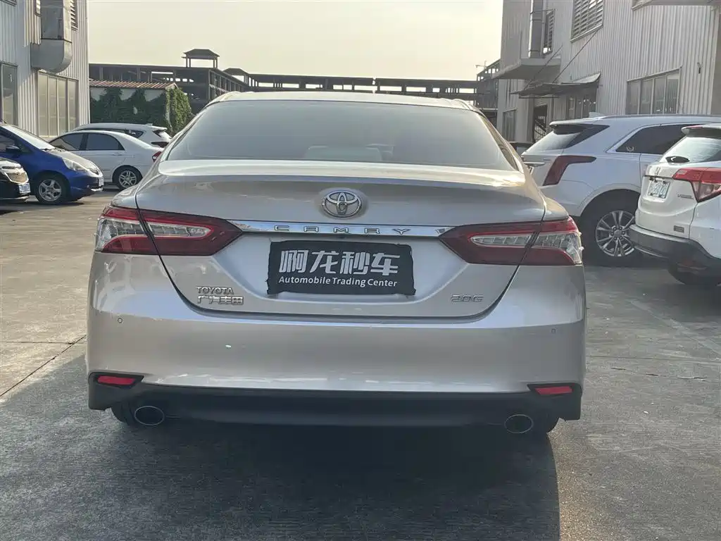 Toyota Camry — миниатюра 8