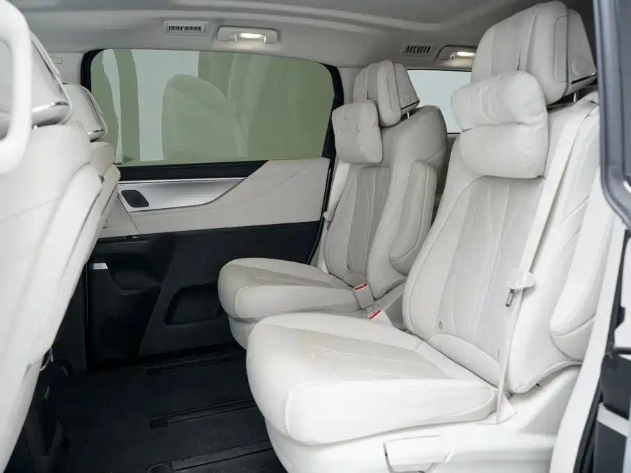 Buick GL8 Hybrid — миниатюра 6