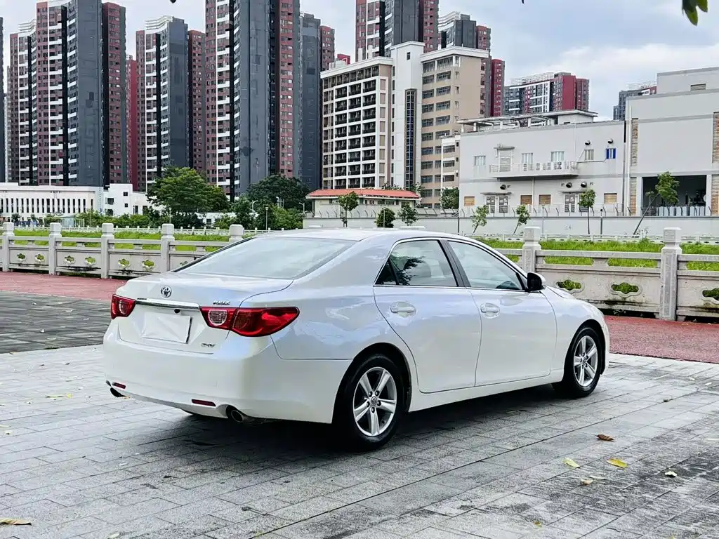 Toyota Reiz — миниатюра 9