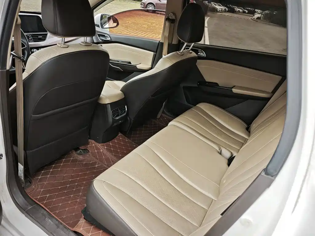 Baojun 310W — миниатюра 7