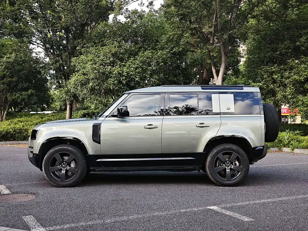 Land Rover Defender — миниатюра 7