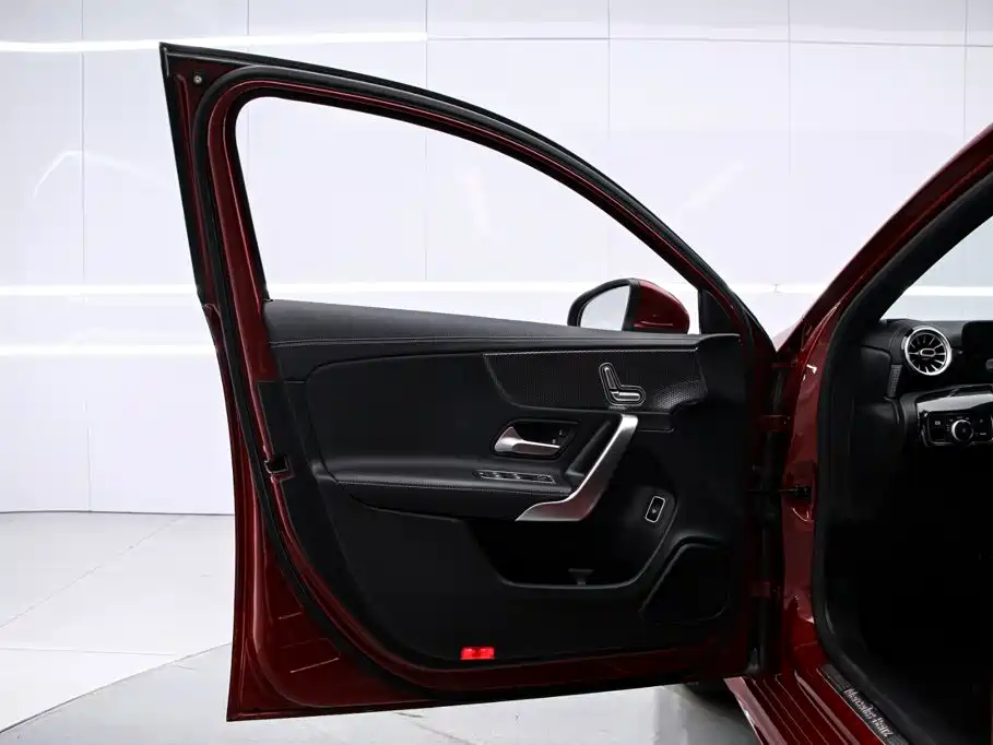 Mercedes-Benz A-Class — миниатюра 13