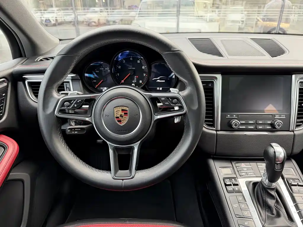 Porsche Macan — миниатюра 14