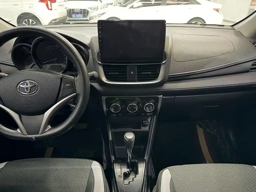 Toyota Yaris L — миниатюра 5