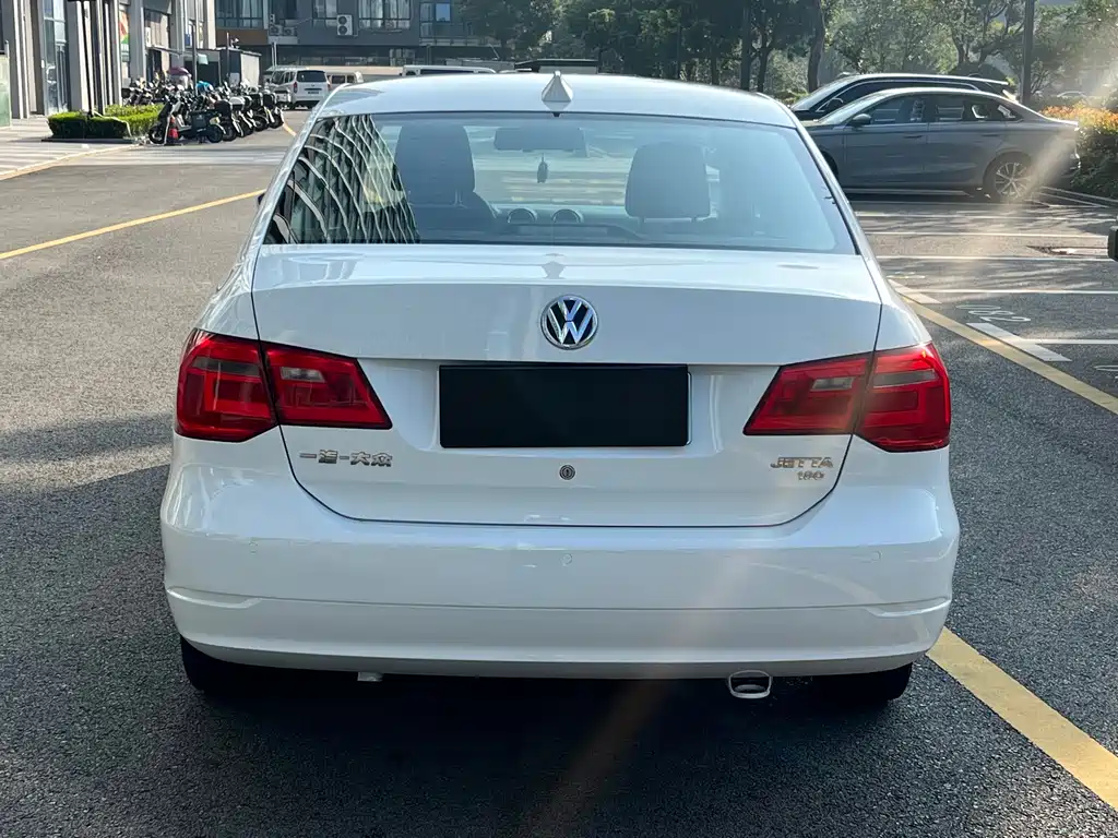 Volkswagen Jetta — миниатюра 9