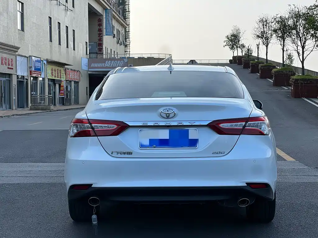 Toyota Camry — миниатюра 3