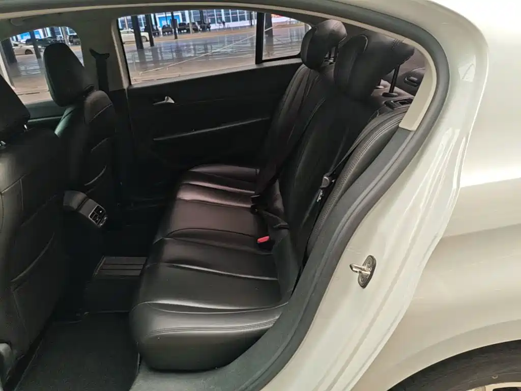 Peugeot 408 — миниатюра 17